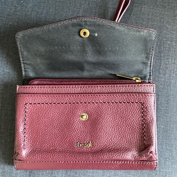 The Sak Pebbled Leather Wallet Wristlet Burgundy - Picture 3 of 10